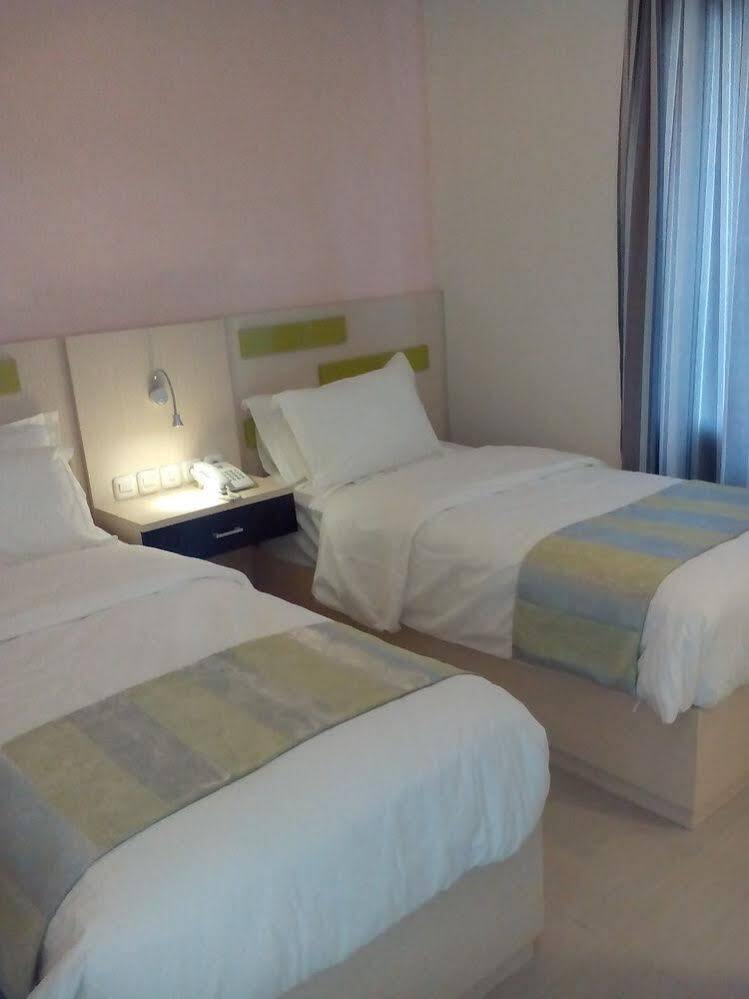 The Arizon At Malioboro Hotel Джокьякарта Экстерьер фото