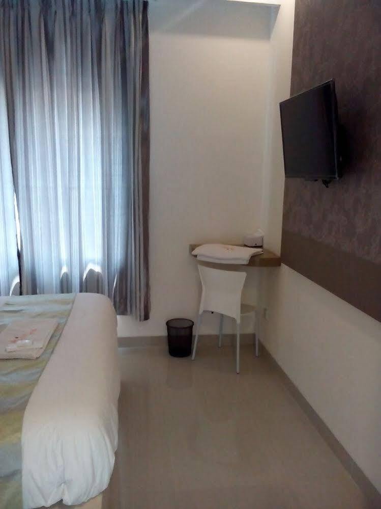 The Arizon At Malioboro Hotel Джокьякарта Экстерьер фото