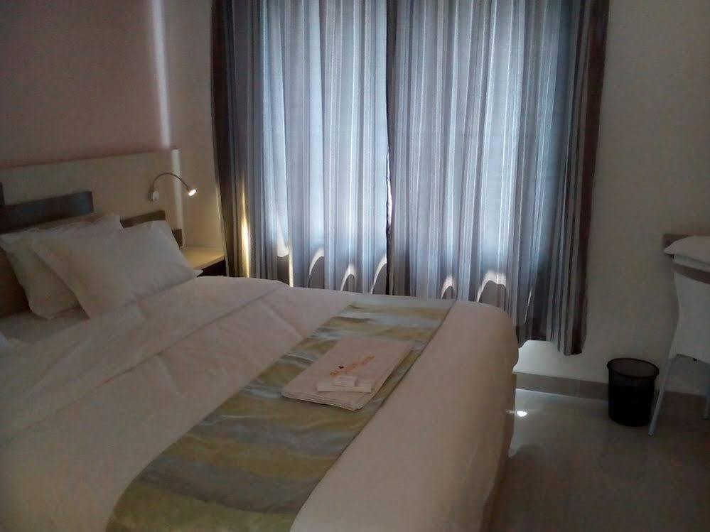 The Arizon At Malioboro Hotel Джокьякарта Экстерьер фото